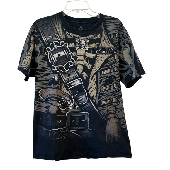 Disney's Pirates of the Caribbean Short Sleeved T-Shirt Large - Picture 1 of 5
